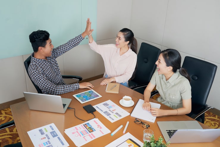 Mendesain Strategi Pengelolaan SDM yang Terintegrasi untuk Mendorong Kinerja dan Keunggulan Kompetitif Bank