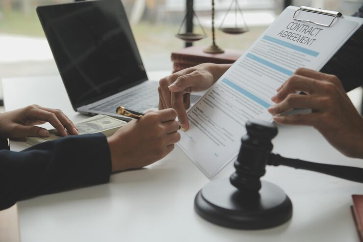 Mitigasi Risiko Legal dalam Perjanjian Restrukturisasi Kredit Kajian Kekuatan Hukum Akad Tambahan (Addendum) dan Pengikat Sempurna