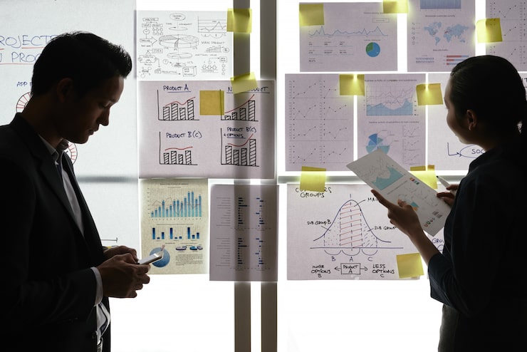 Data-Driven Decision Making: Mengubah Data Mentah Menjadi Keputusan Strategis