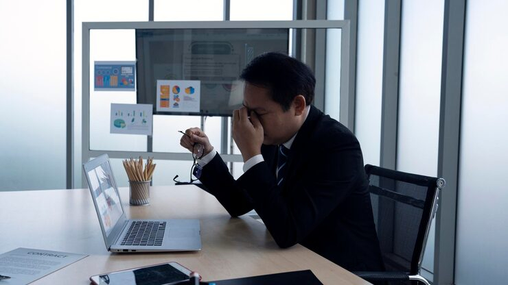Evaluasi Ketat Tata Kelola Teknologi Informasi Guna Meminimalkan Risiko Downtime Operasional