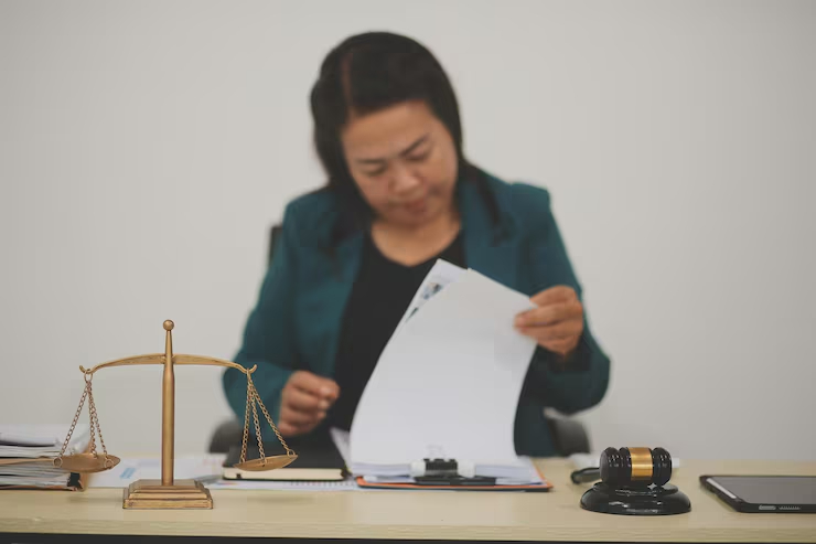 Aspek Legalitas dan Penanganan Gugatan Perlawanan Debitur dalam Proses Eksekusi Hak Tanggungan serta Jaminan Fidusia