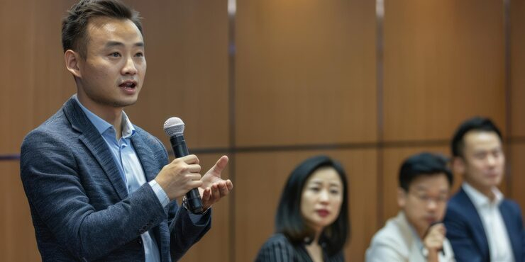 The Corporate Voice: Pelatihan MC Formal & Executive Presenter untuk Humas Perbankan