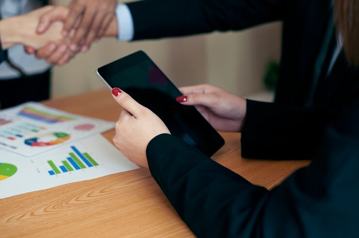Sinergi Strategi Anti-Fraud dan APU-PPT Berbasis Aplikasi APOLO OJK