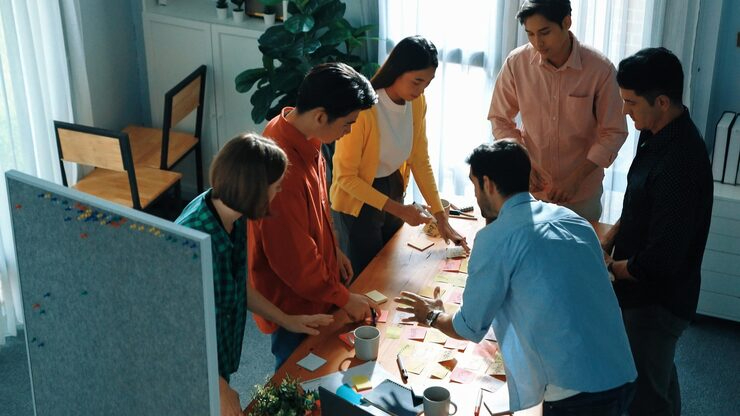Teamwork: Membangun Tim yang Solid Kompak dan Produktif di Lingkungan Kerja
