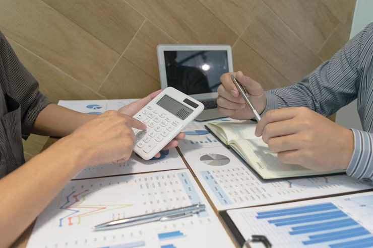 Akuntansi Instrumen Keuangan Derivatif dan Lindung Nilai (Hedging) untuk Mitigasi Risiko Pasar Perbankan