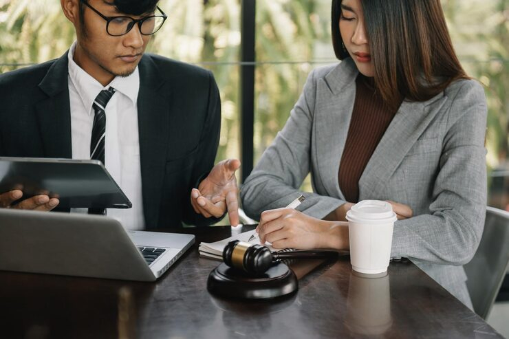 Consumer Protection & Dispute Resolution in Banking Services Implementasi Regulasi Perlindungan Konsumen OJK Terbaru dalam Operasional Dana dan Jasa