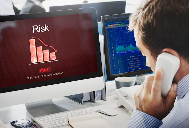 Early Warning Signals 2.0: Deteksi Dini Penurunan Kapasitas Bayar Debitur Menggunakan Data Real-Time dan People Analytics