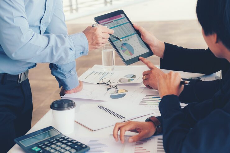 Workforce Planning & Optimization: Simulasi Kebutuhan SDM Bank Berdasarkan Tren Transaksi Digital