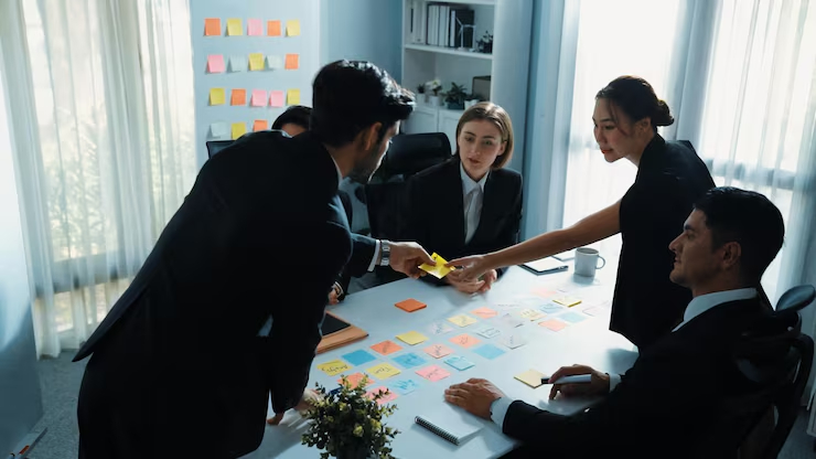 Influence Without Authority: Collaboration in Flat Organizations