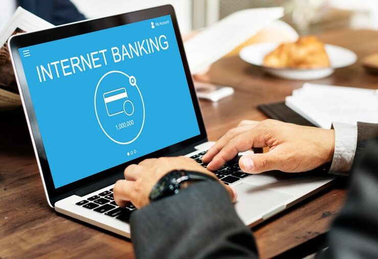 Perlindungan Hukum dalam Kredit Digital: Regulasi terhadap Pinjaman Bank melalui Platform Online