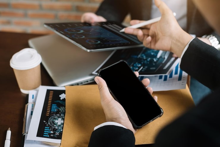 Strategi Mitigasi Risiko Hukum dalam Pengembangan Layanan Mobile Banking dan Internet Banking