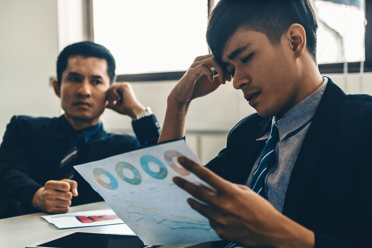 Credit Portfolio Stress Testing untuk Pengambilan Keputusan Bisnis: Simulasi dampak guncangan ekonomi terhadap portofolio kredit guna menyesuaikan target ekspansi.