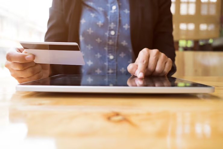 Smart Contracts and AI in Banking: Navigasi Hukum dan Antisipasi Celah Gugatan pada Penggunaan Kecerdasan Buatan dalam Layanan Finansial